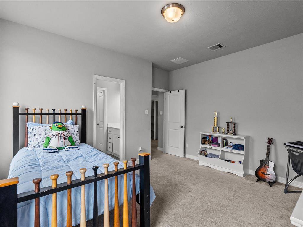 Upstairs bedroom #4