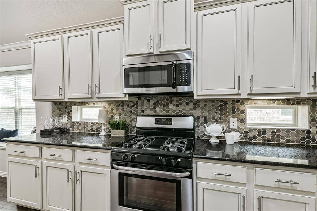 Ample prep area and storage to meet your needs