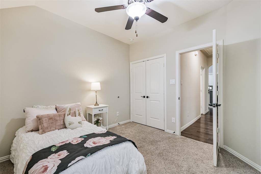 The 4th bedroom with a nice size closet
