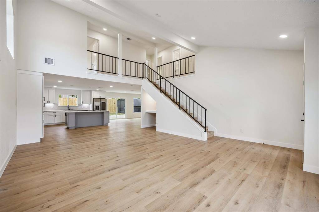 Open Concept Living w/ Second Floor Bedrooms & Overlook