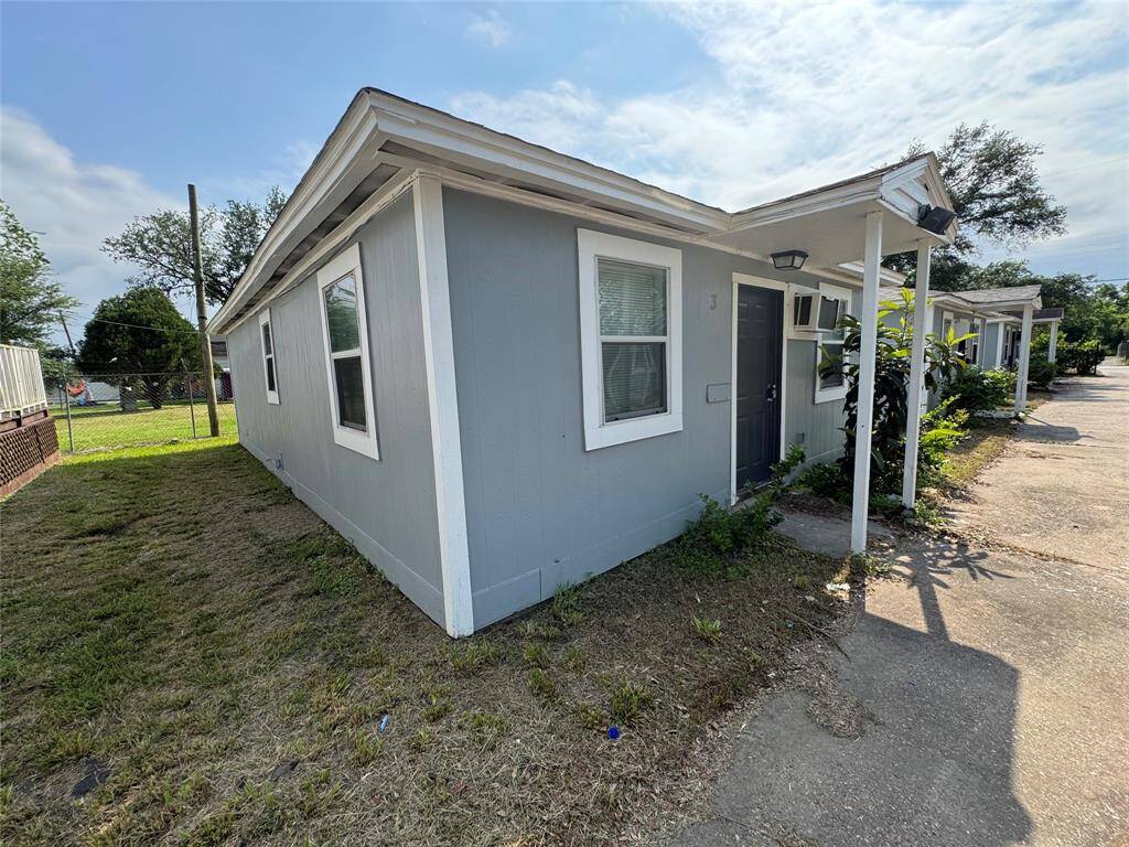 Unit (3) - 2 bedroom, 1 bathroom home.