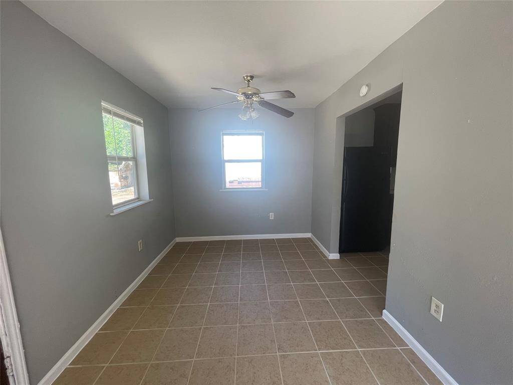 Dining room.
