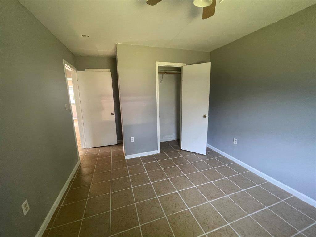 Second bedroom.