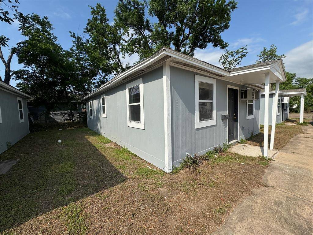 Unit (B) - 2 bedroom, 1 bathroom home.