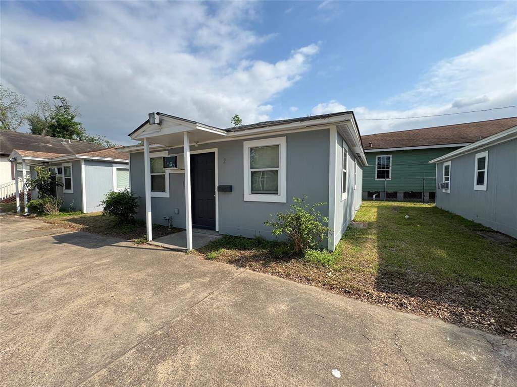 Unit (2) - 2 bedroom, 1 bathroom home.