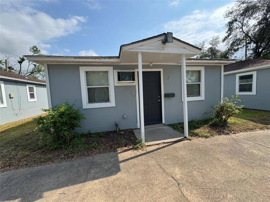 Unit (2) - 2 bedroom, 1 bathroom home.