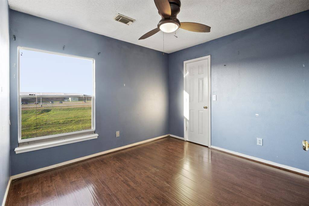 An alternate bedroom.