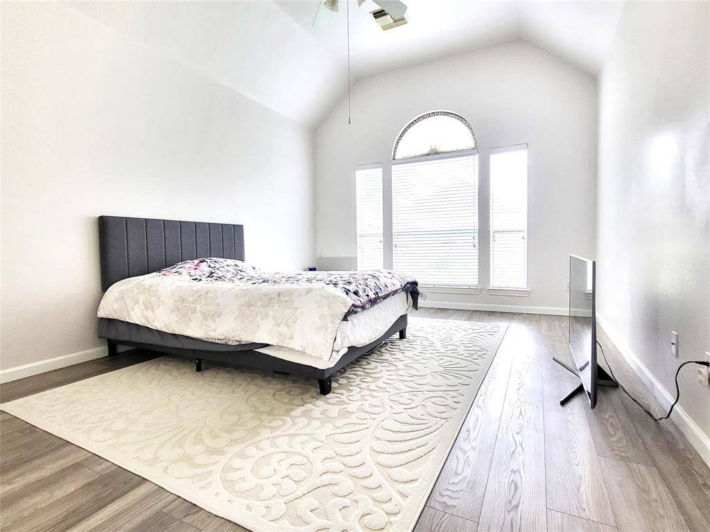 Primary Bedroom (1st floor)