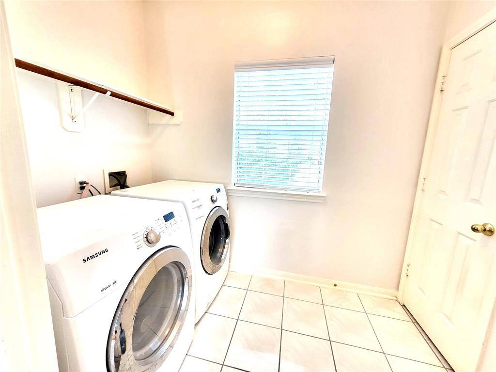 Laundry area ( 1st floor)