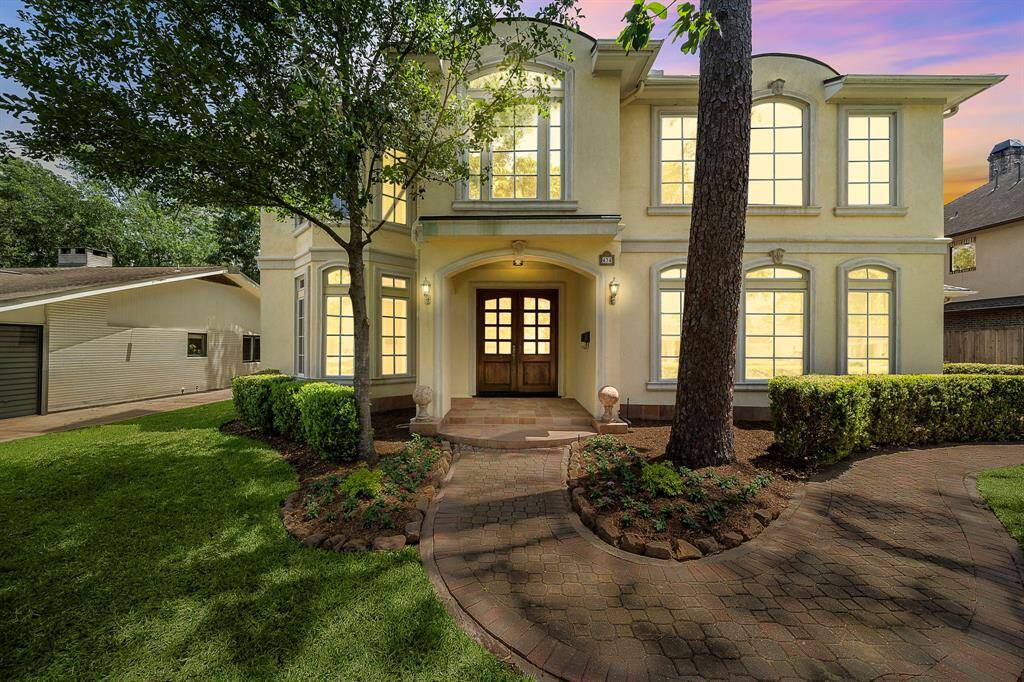 Fantastic location! Paver driveway. Custom built home with Acco Aerated Concrete Block for serious energy efficiency! Slate roof!