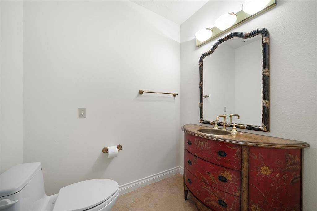 Powder room.