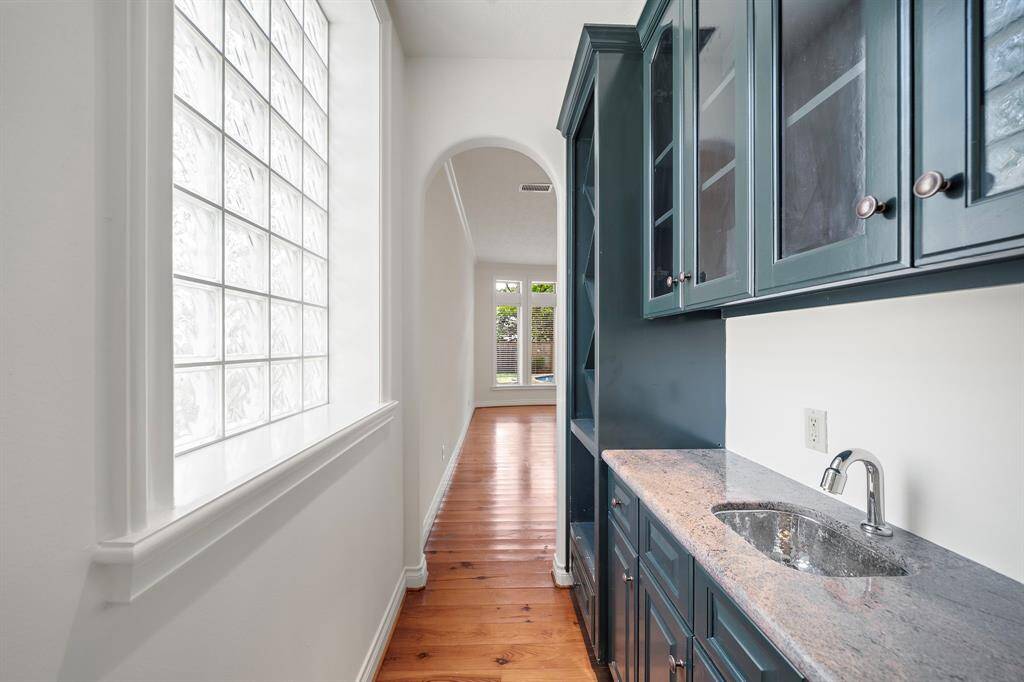 Wet Bar.