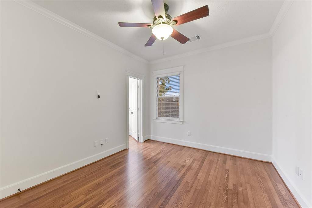 One of the 2 spacious secondary bedrooms on the second floor. This room is bright and airy with white walls and hardwood flooring and a walk-in closet. This bathroom shares a Jack-n-Jill bathroom with the other secondary room.