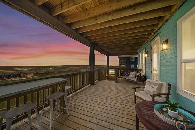Come and see this spacious beach home!