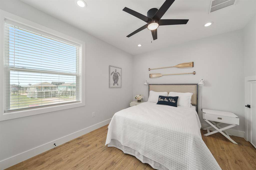 Secondary bedroom features awindow and ceiling fan.
