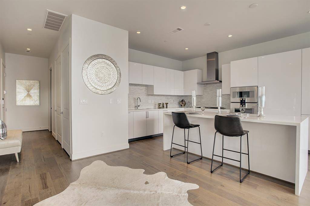 Great Dining Area. Gourmet kitchen. beautiful cabinets, gas cooker, built in refrigerator, wine frig, microwave and washer dryer included.