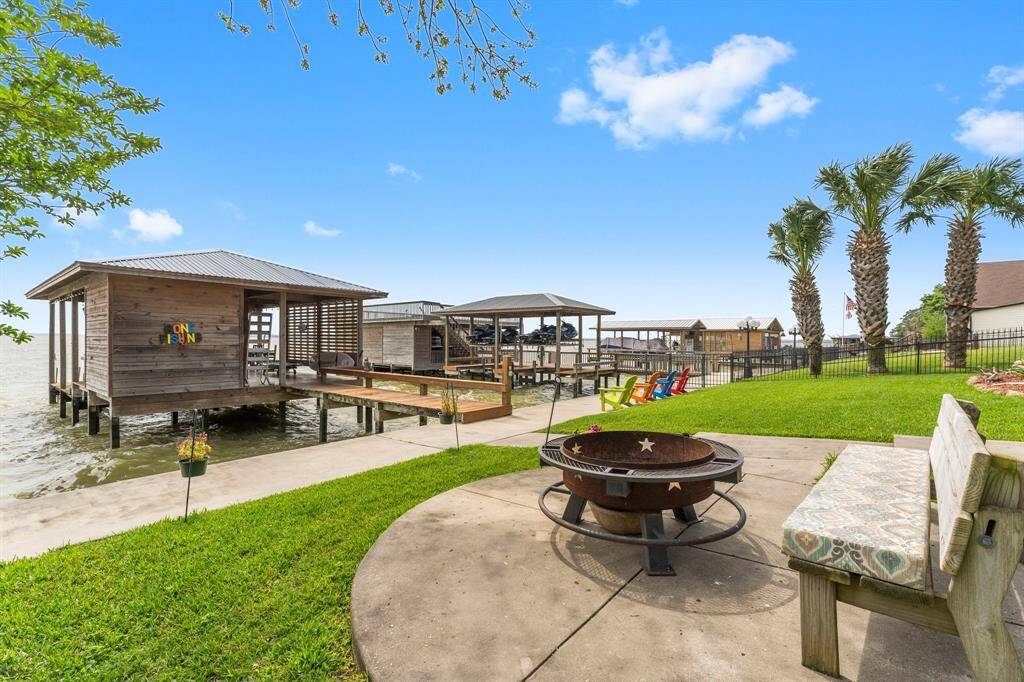 Enjoy the firepit on cooler evenings