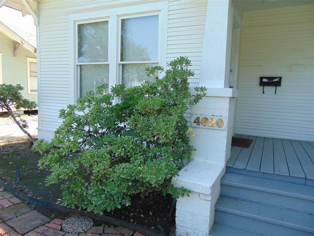 Spacious and Idealic front porch