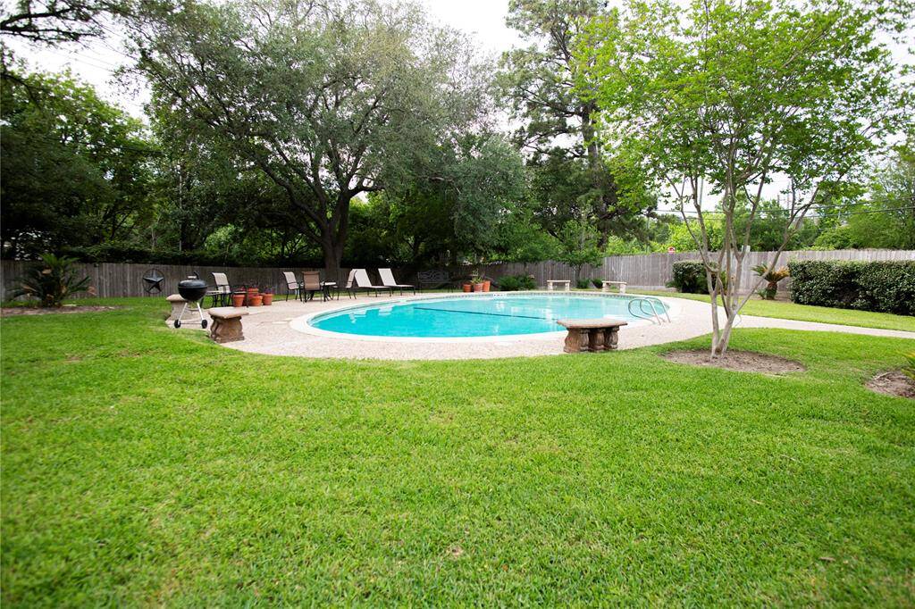 This charming Townhouse is nestled in a serene setting, surrounded by mature trees.