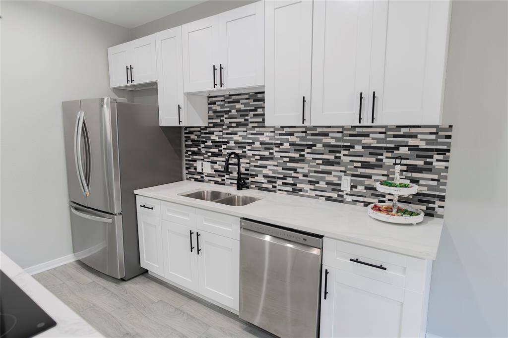 Chef inspired Kitchen with island cooktop.