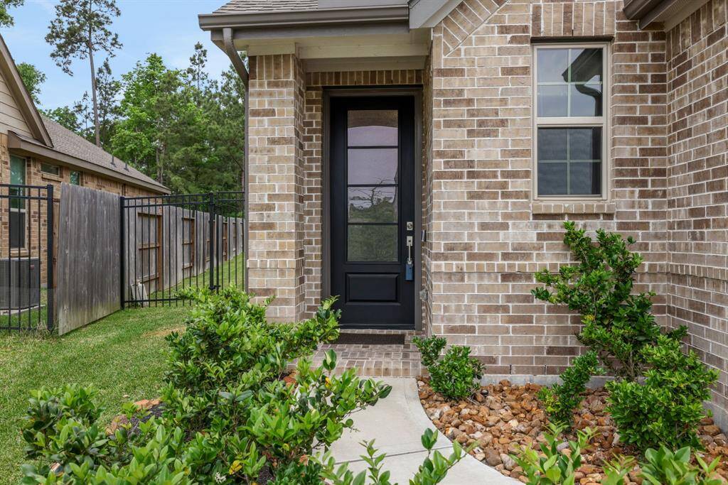 Honey, look I found our house oh my gosh, it has an open house on Thursday from 3 o’clock until 6 o’clock, put it on your calendar. We don’t wanna miss this one!