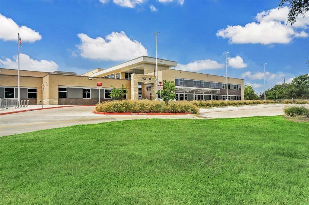 According to the HISD Website, "the Kolter School Family values academic rigor, cultural exploration and nurturing global learners. Kolter has a long-standing reputation as a high-performing school with a focus on rigorous academics and an exploration of one of three languages: Spanish, Chinese or French. Students and parents join teachers and community in exploring the sights, sounds and people of the world. Kolter sparks a love of learning that extends across the world and lasts a lifetime".