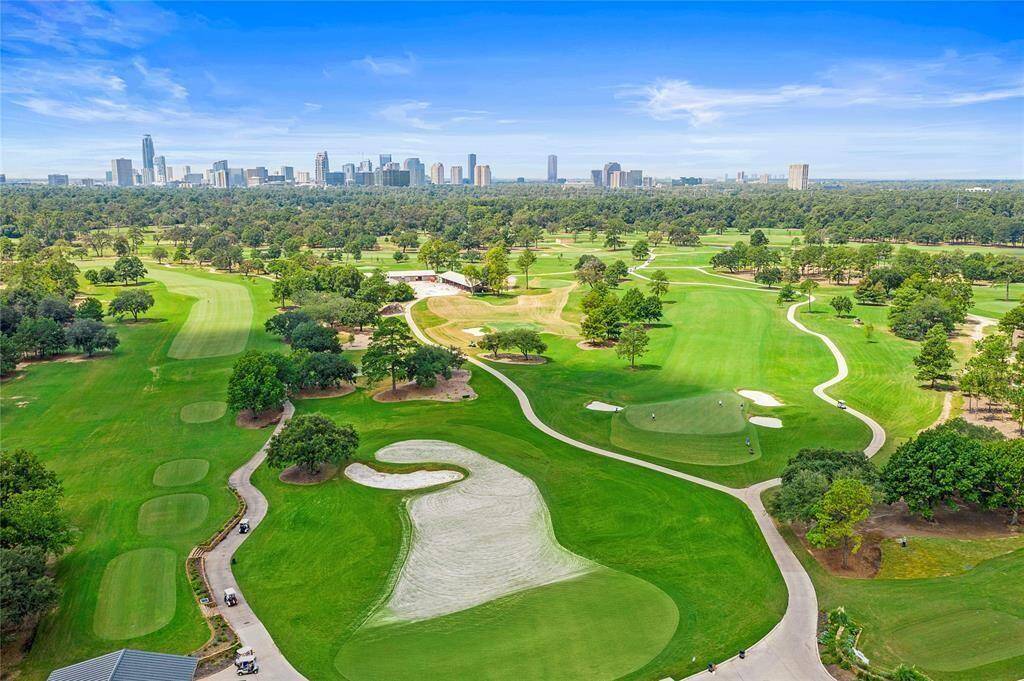 Experience a premier setting in Rice Military/Washington Corridor with panoramic views of nearby golf courses and Houston’s iconic skyline. Residents enjoy immediate proximity to lush green spaces, scenic trails, and top-tier outdoor recreation, creating an ideal balance of city living and natural beauty.