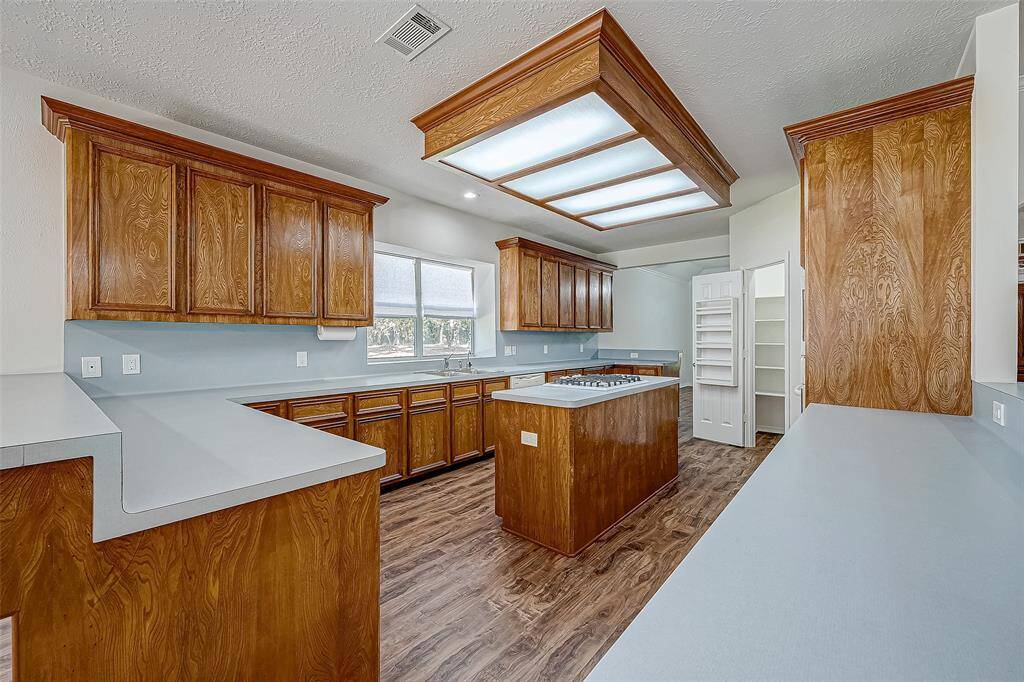 More cabinets and drawers in kitchen for everything!