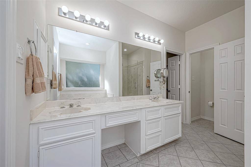 Double vanity in primary bath