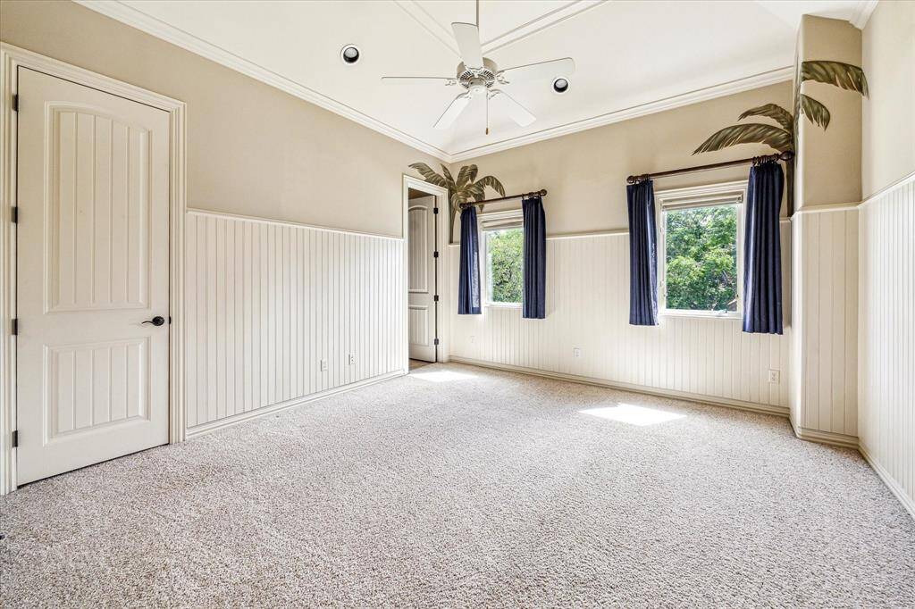2/3 secondary bedrooms.