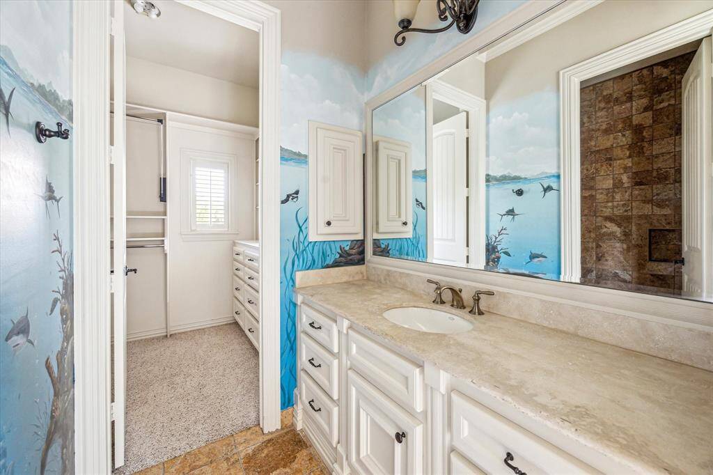 En suite bathroom.