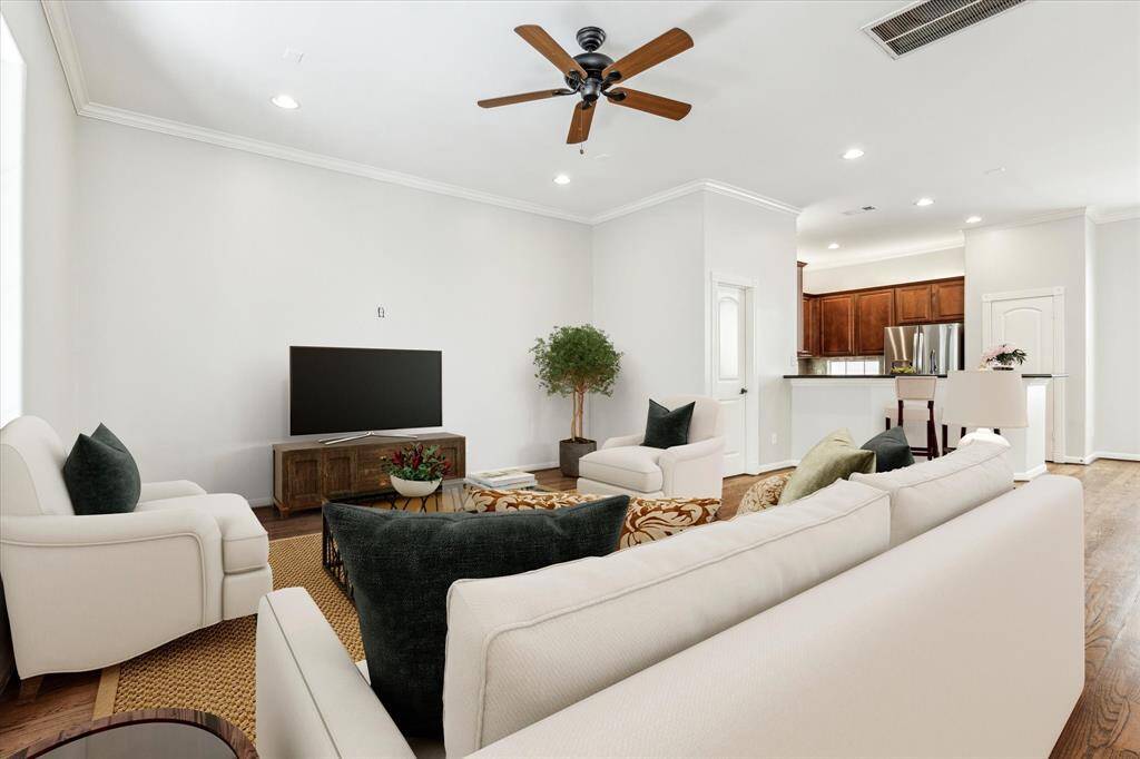 Spacious living area has plenty of room for seating and entertaining area.
