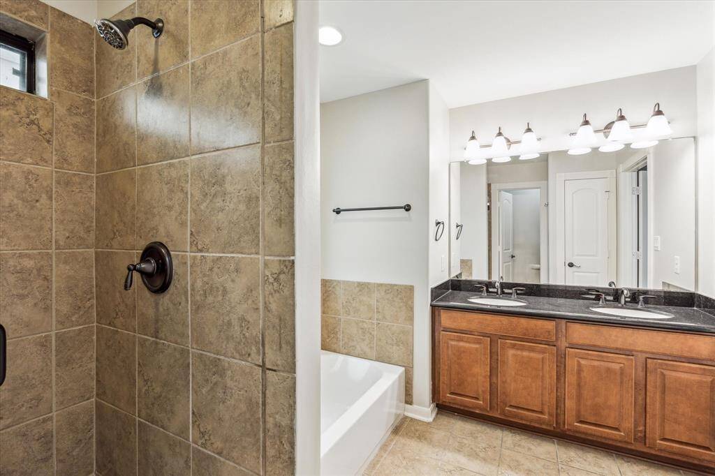 Spacious guest full bathroom.