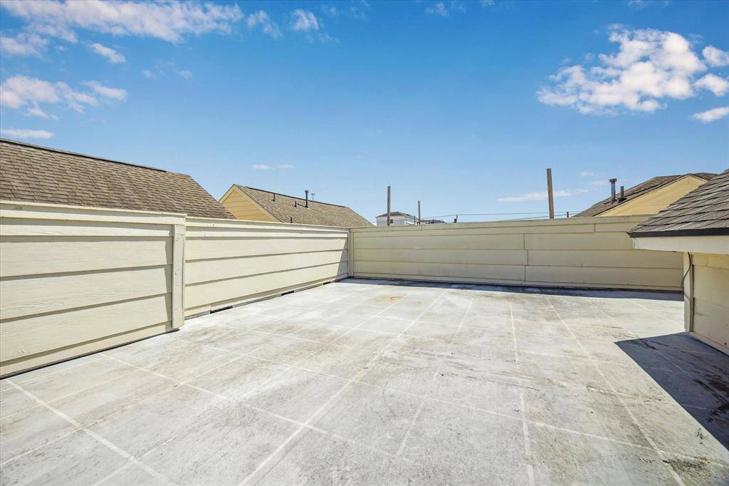 Start summer entertaining off right with this private roof terrace!