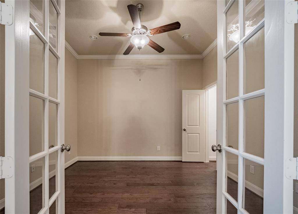 this office also has a storage closet