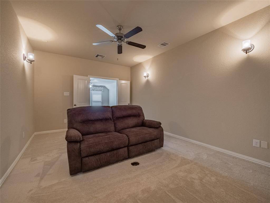 media room has double doors ceiling fan is great to watch your favorite movie
