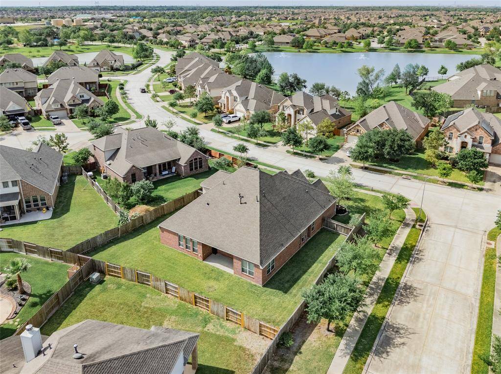 your new home is on a corner lot with no neighbors just right up on you
