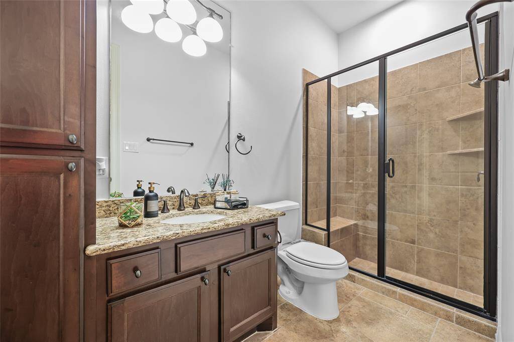 First floor guest bath + access to the pool.