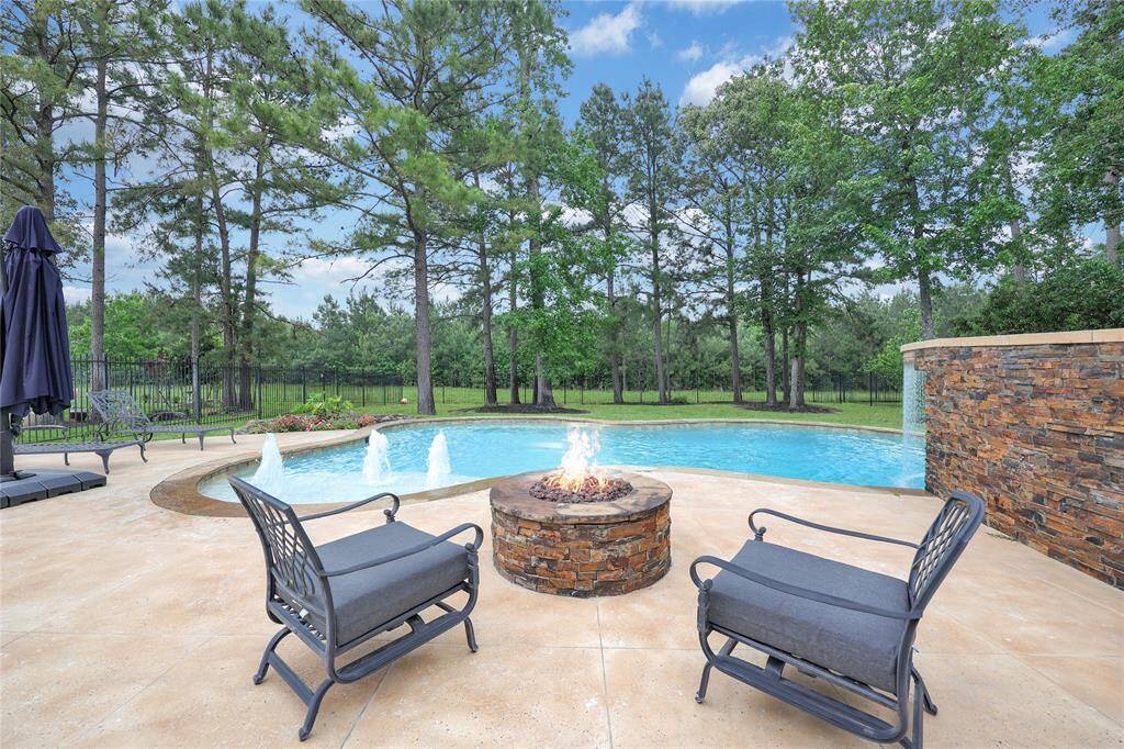 Back yard oasis with fire pit.