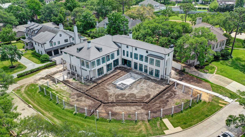 This fantastic home is situated in a great Tanglewood location! Stage of construction as of April 3, 2025.
