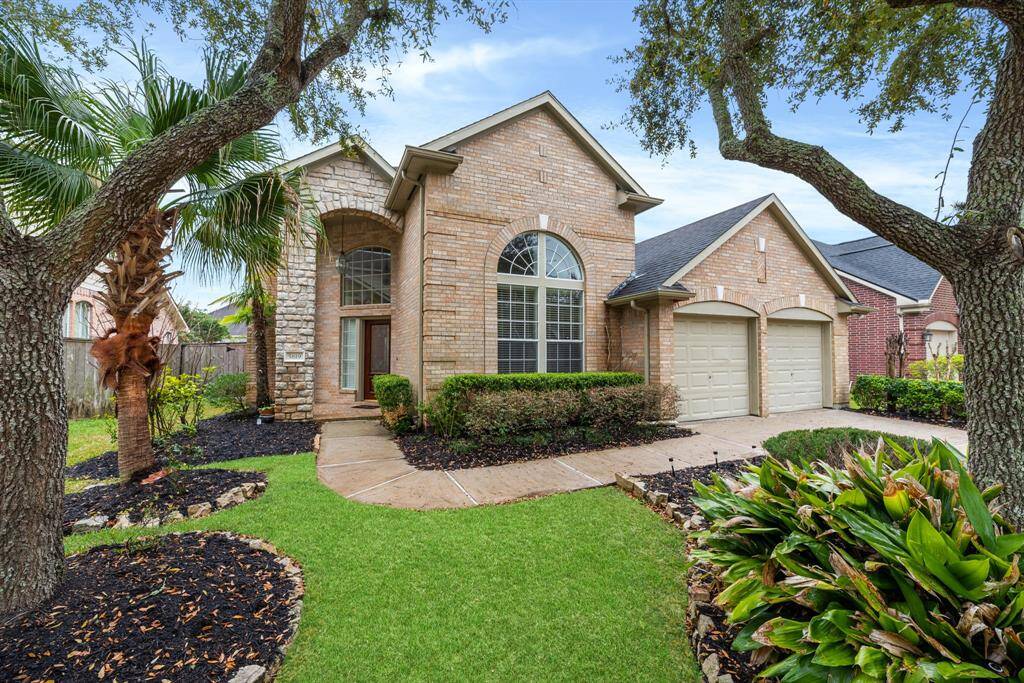 Welcome to 5819 Brook Bend located in the Villages of Avalon.