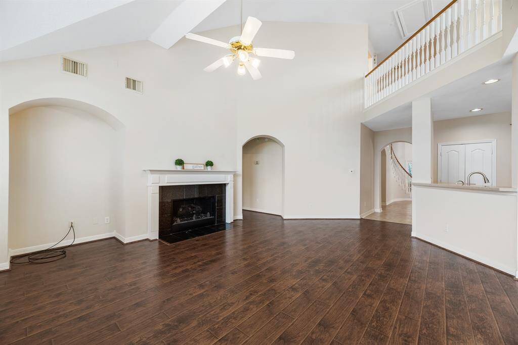 Tall, open family room to the kitchen and breakfast area.