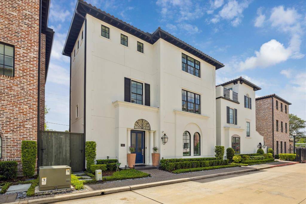 Welcome to 6 Southside Circle! This gorgeous home is located in a pristine, gated enclave in Southside Place...steps from a neighborhood pool, parks, cafes and more. The floorplan boasts four bedrooms, gameroom, large living open to kitchen and dining and an elevator. So many gorgeous details including warm white paint palette, white oak floors, high ceilings, quartz kitchen, art niches, and a custom-designed primary closet that will knock your socks off!