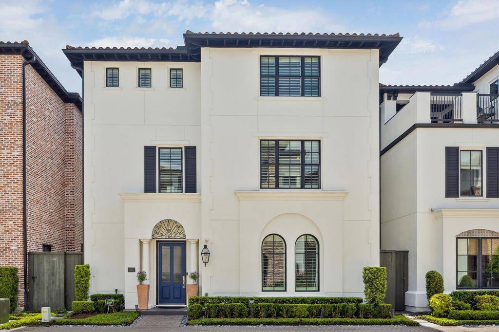 Another view of 6 Southside Circle, located in Southside Place. This freestanding home offers two outdoor areas, grand living spaces including a large den & gameroom. The home offers every modern convenience: tankless hot water heater, water softening system, media projector system, and more.