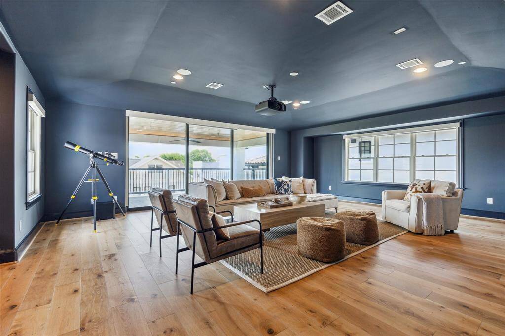 Wow! You will love this grand Gameroom (24' x 22')! The large space offers white oak floors, high ceilings, black-out blinds, drybar, walk-in closet and a projector media system.