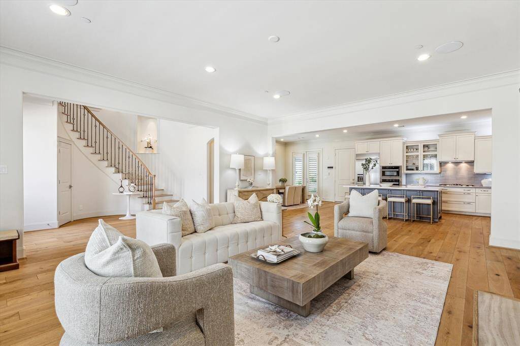 This Den(22' x 20') is pretty as a picture! So spacious and full of natural light. The open floorplan is perfect for comfortable living and entertaining.