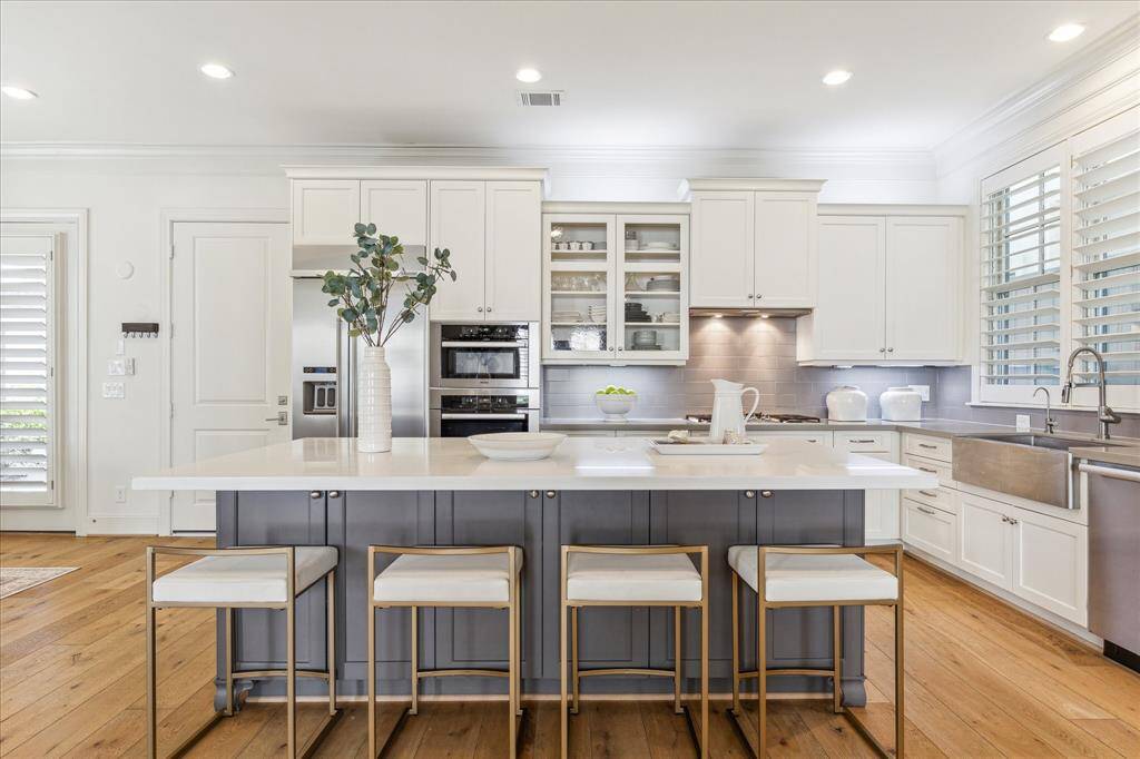 The Chef's Kitchen (17' x 13') will not disappoint. Quartz countertops, Miele double ovens and steamer. So much storage!