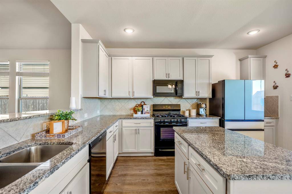 Abundant cabinet and counter space for all your culinary adventures!