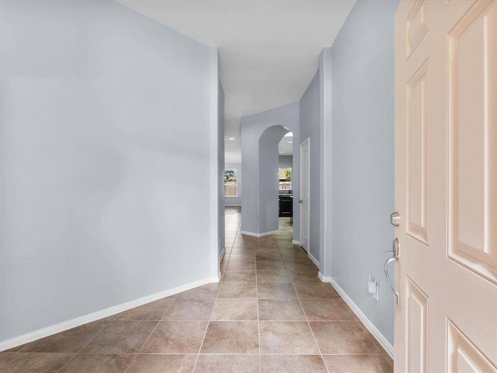 Enter to high ceilings and arched entries