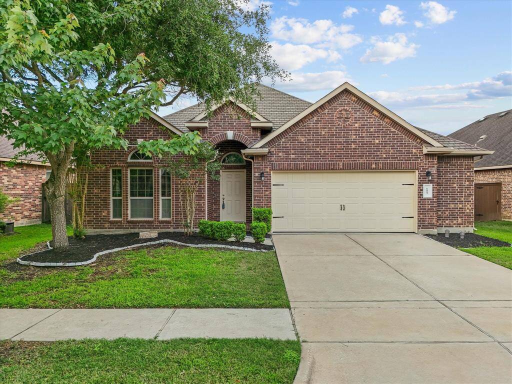 Single-story home located near shopping, schools, restaurants and entertainment.
